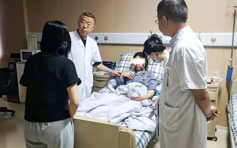 Từ Kuala Lumpur đến Tây An: Cô gái Malaysia vượt 3.000 km sang Trung Quốc phẫu thuật ung thư tuyến giáp